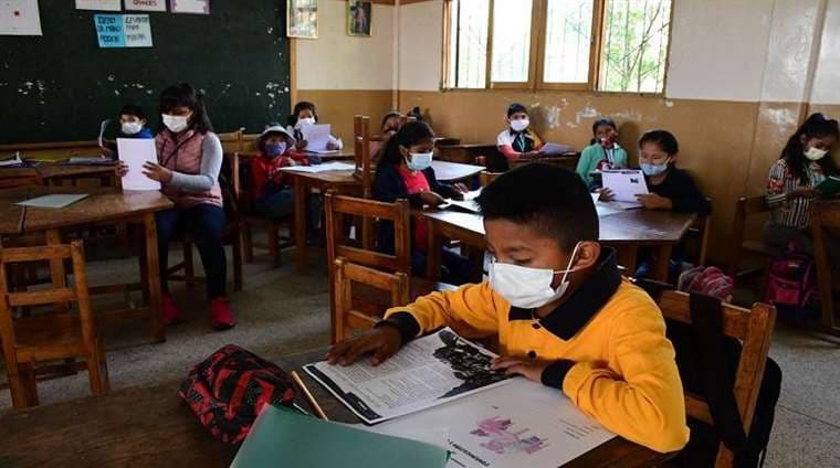 Niños pasando clases en Tarija
