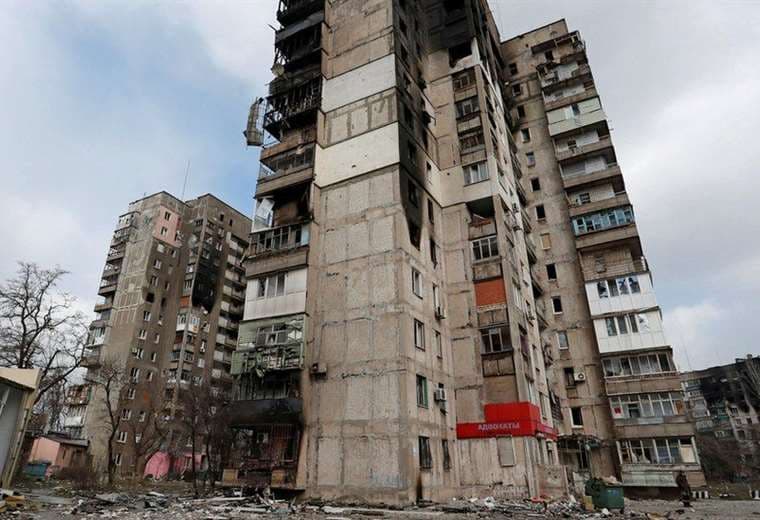 Un edificio destruido por misiles en Mariupol