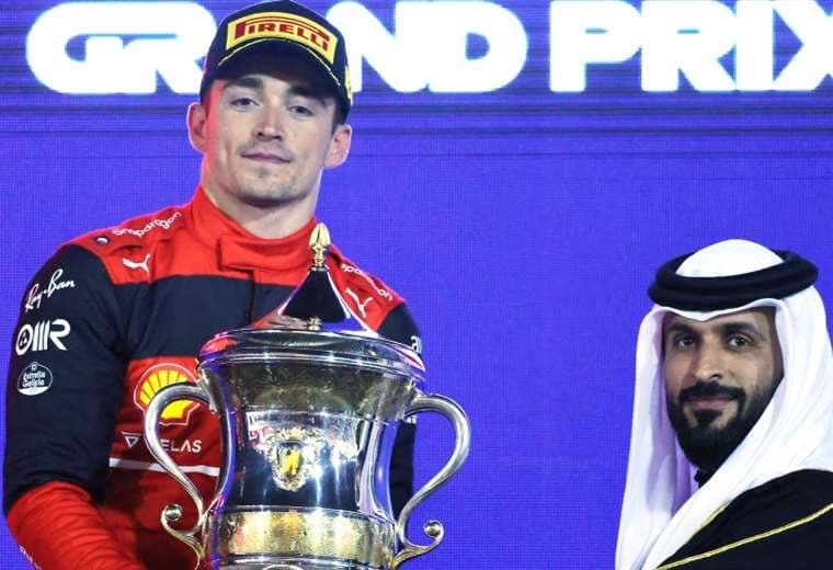 Charles Leclerc en lo más alto del podio en Baréin. Foto: AFP