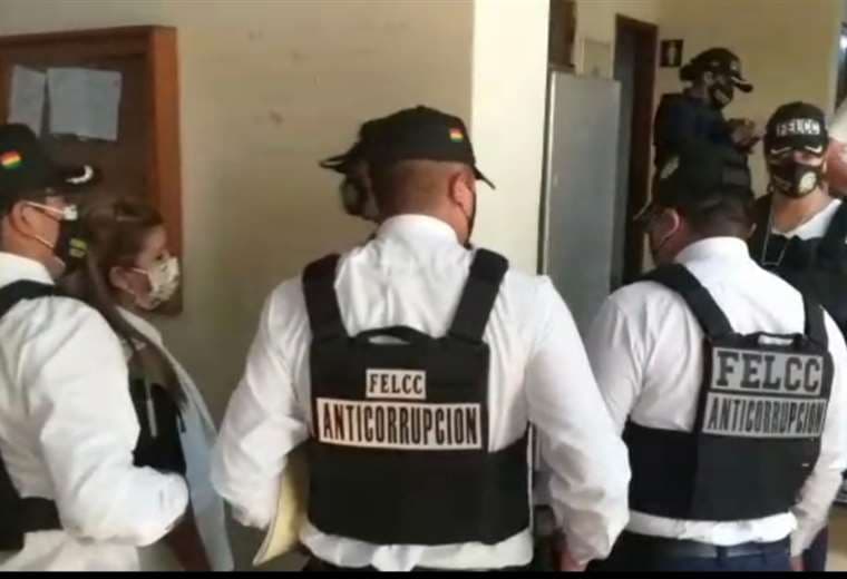 Fiscalía y Anticorrupción allana la gobernación. Foto JC Torrejón