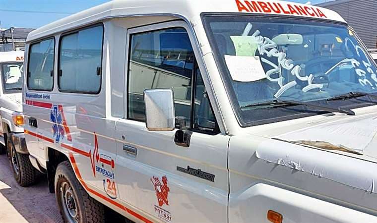 Una de las 44 ambulancias que llegaron a Iquique con el logo de Potosí