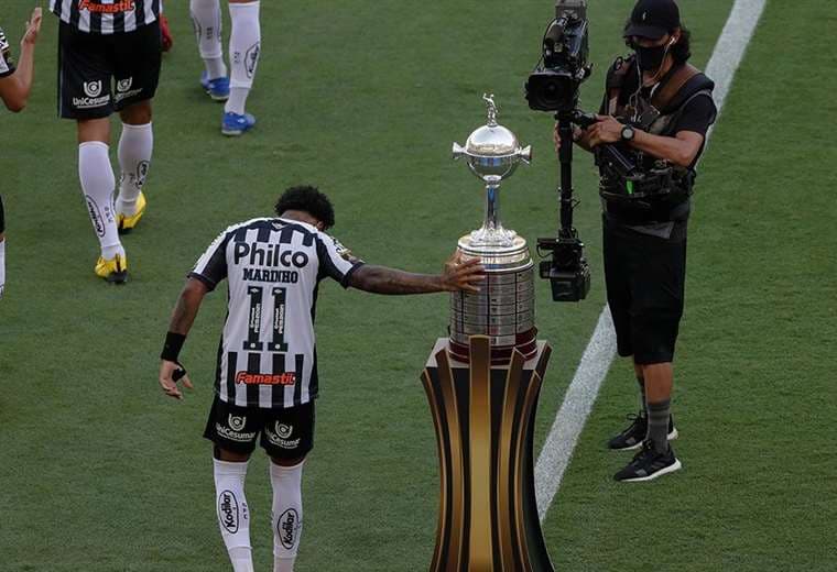 El trofeo de la Libertadores es apetecido por los equipos sudamericanos. Foto: Internet