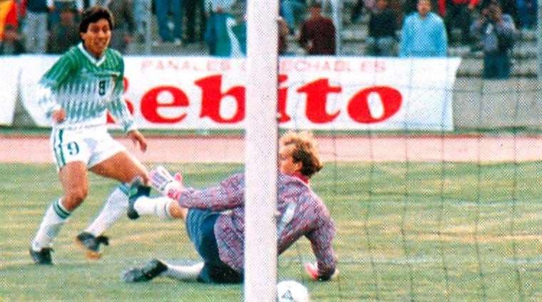 El gol de Álvaro Peña a Brasil en las Eliminatorias de 1993. Foto: Internet
