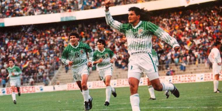 El festejo de Etcheverry tras su gol a Brasil en 1993. Foto: Internet