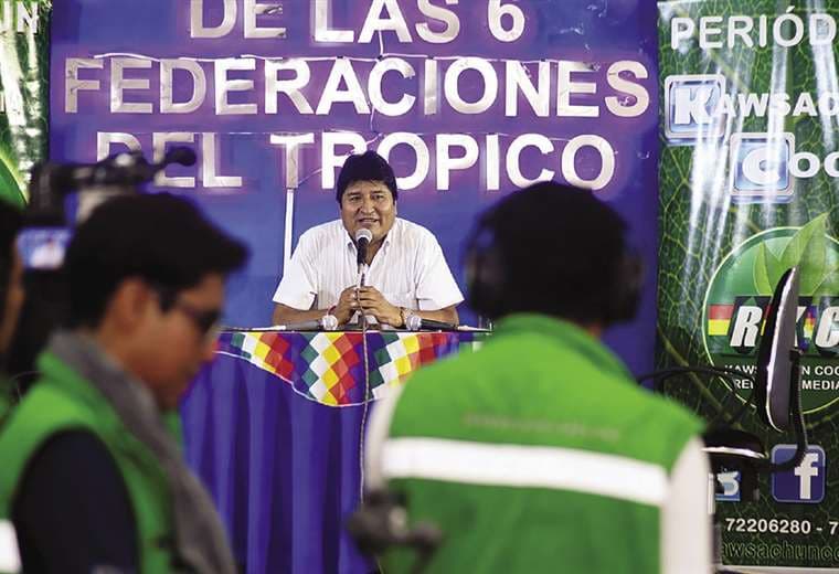Evo Morales tiene su propio programa en la radio.