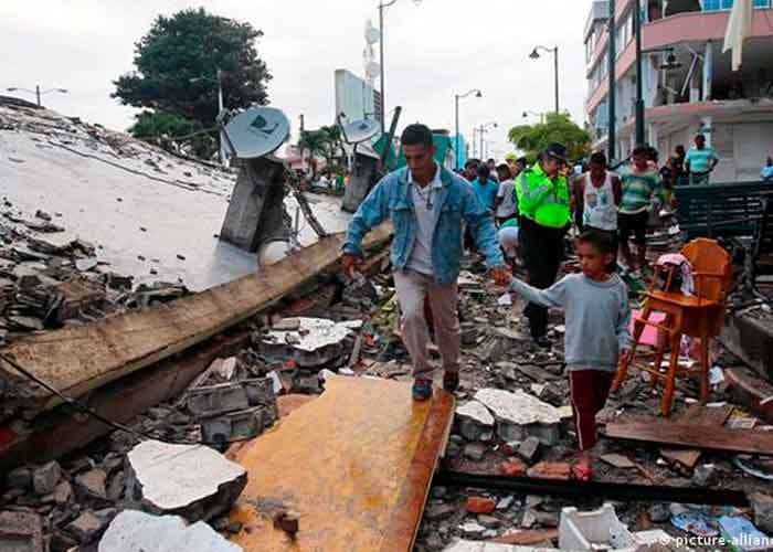 Varias casas quedaron dañadas En Ecuador. Foto: AFP