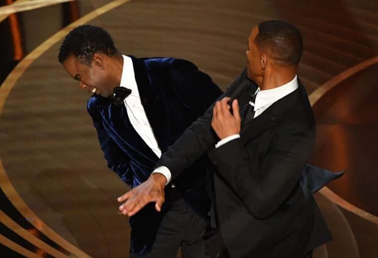 La Academia "condena" la bofetada de Will Smith en los Óscar y lanza una "revisión formal" del incidente