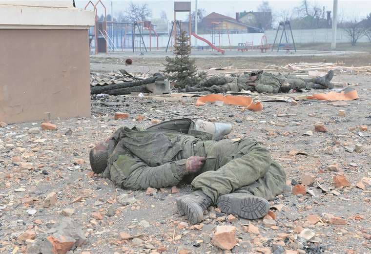 Rusia dice que perdió 498 soldados en Ucrania