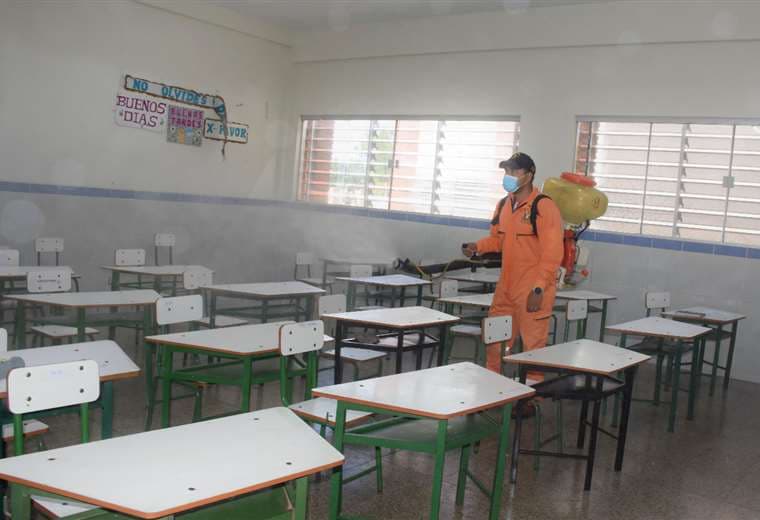 Municipio fumiga, desinfecta y limpia unidades educativas/Foto: GAMSC