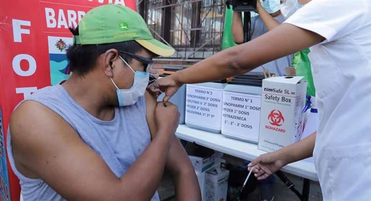 Vacunación contra el covid-19/ foto: Gobernación de Santa Cruz 
