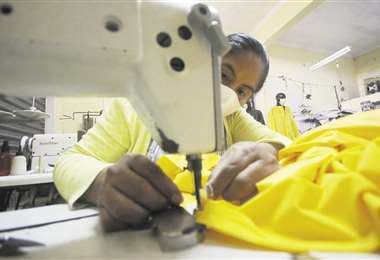 Empresarios advierten que un alza salarial incidirá en el deterioro del empleo formal  