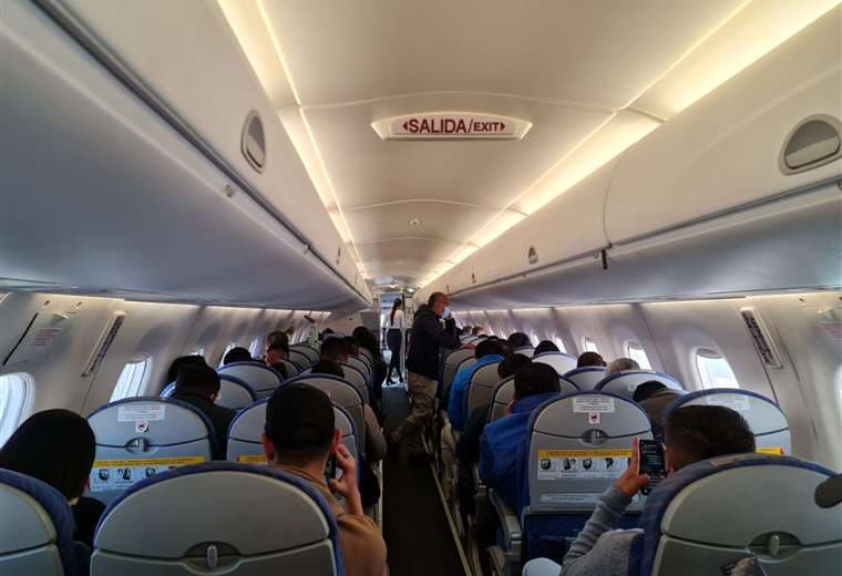 La aeronave tuvo que dirigirse de emergencia a Cochabamba