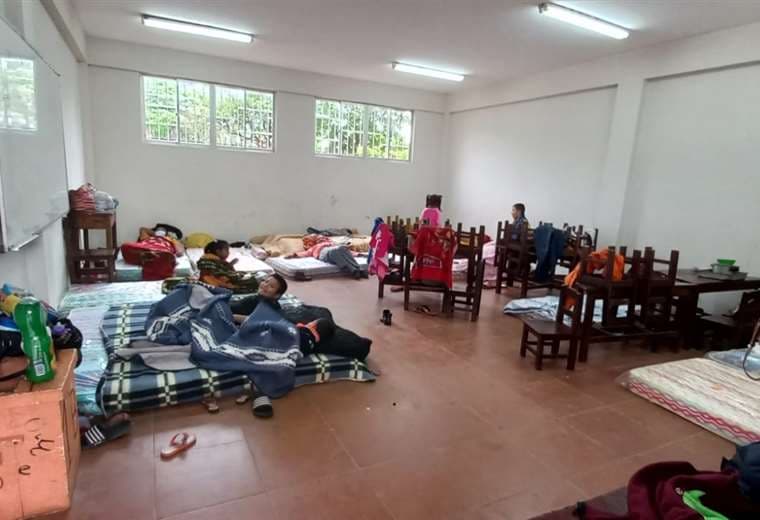 El centenar de personas estan refugiados en un colegio de Pailas.