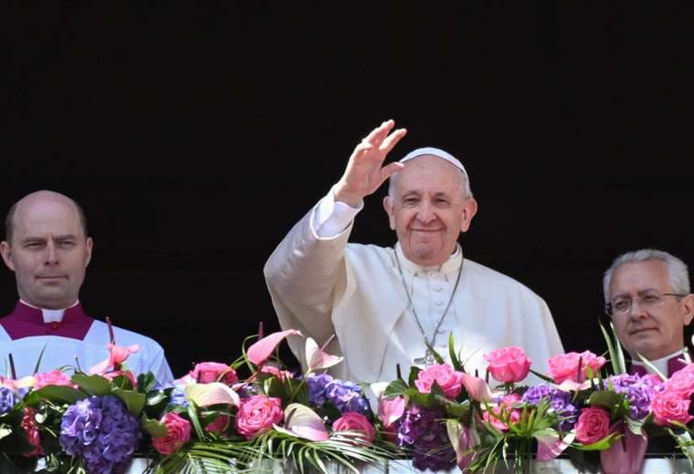 El Papa Francisco da la bendición de Pascua desde la Basílica de San Pedro/Foto: AFP