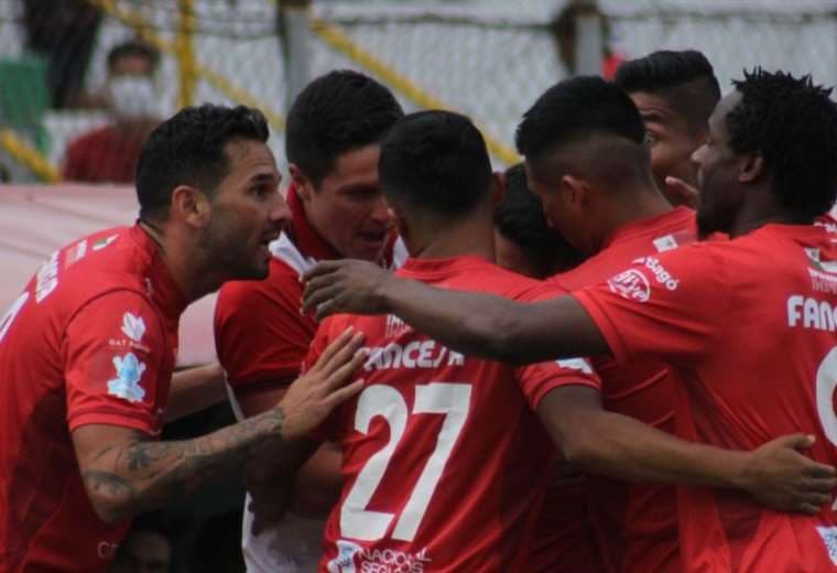Los jugadores de Guabirá celebran en el estadio Gilberto Parada. Foto: APG Noticias