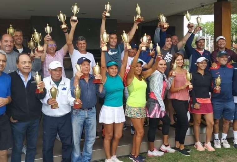 Los tenistas que ganaron títulos en el Sudamericano Sénior. Foto: CTSC