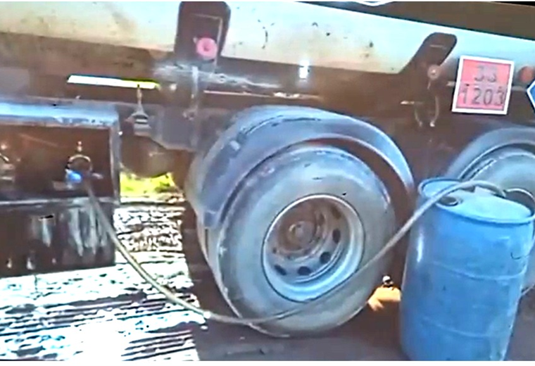 Así se realizada el robo de la gasolina del camión cisterna 