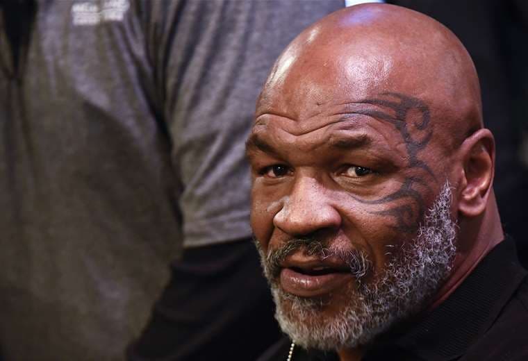 Mike Tyson golpea a un pasajero en un avión en Estados Unidos