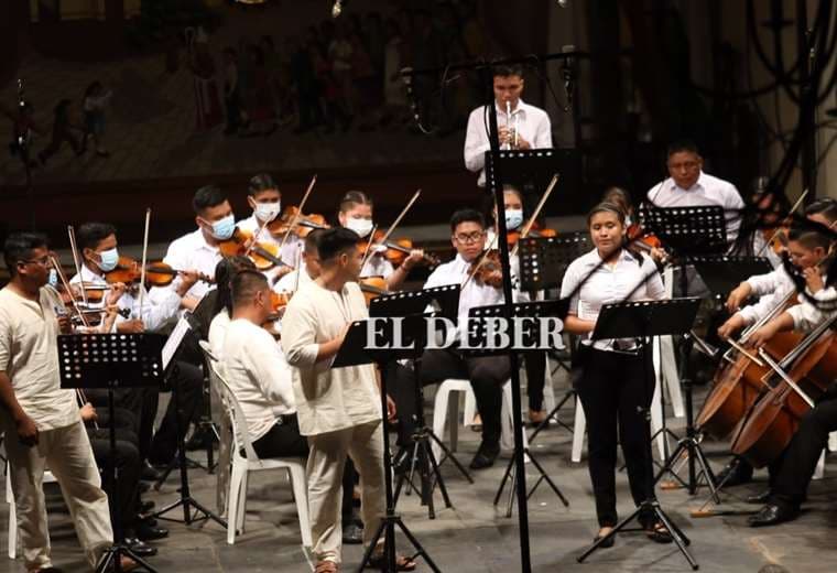La Iglesia San Roque acogió al Coro y Orquesta de Urubichá