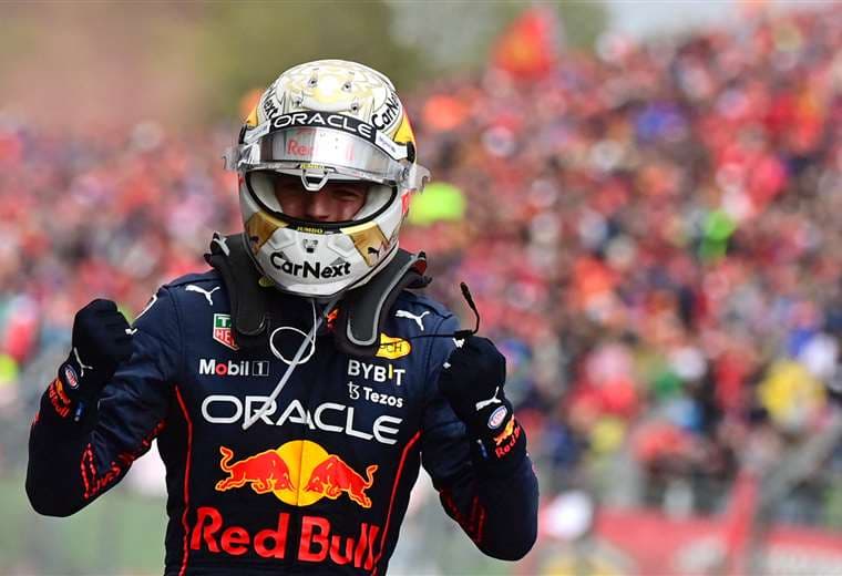 El festejo de Max Verstappen tras ganar el GP de Emilia-Romaña. Foto: AFP