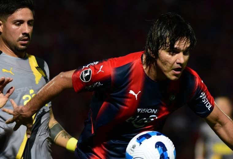 El boliviano Marcelo Martins durante el partido ante Peñarol. Foto: AFP