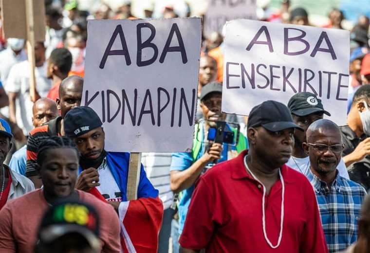 Miles de haitianos se manifiestan en Puerto Príncipe 
