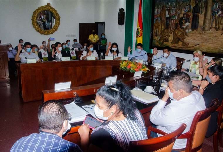 Siete concejales viajan a Colombia y dejan sin quorum al Concejo Municipal
