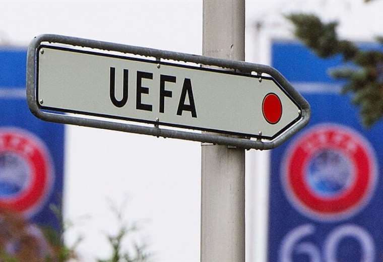 La UEFA puede sancionar a los clubes que no respeten la norma. Foto: Internet