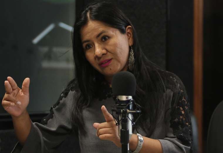 Lola Terrazas en El Deber Radio / Foto: Juan Carlos Torrejón
