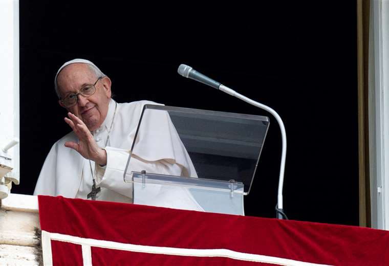 Papa Francisco insistió en abrir un corredor humanitario en Mariúpol. Foto: AFP