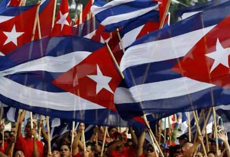 Trabajadores cubanos desfilan por el día del trabajador. Foto ARCHIVO