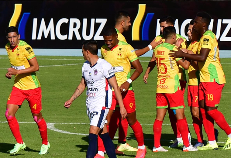 El partido entre Palmaflor y la ‘U’de Sucre se juega en el Félix Capriles. Foto. APG