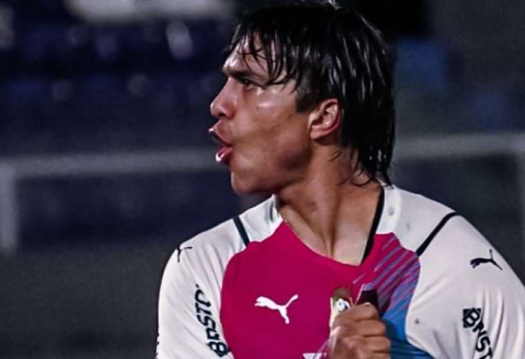 Martins celebrando el gol que le marcó a Sol de América. Foto: Prensa Cerro P.