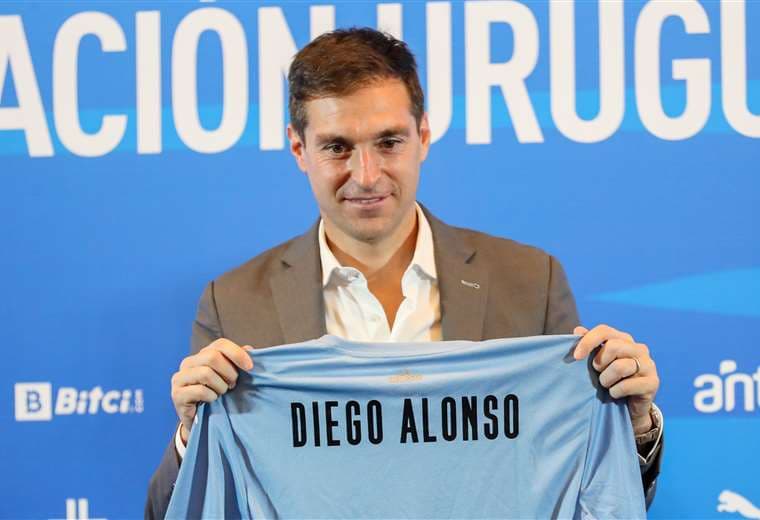 Diego Alonso, entrenador de la selección uruguaya. Foto: Internet
