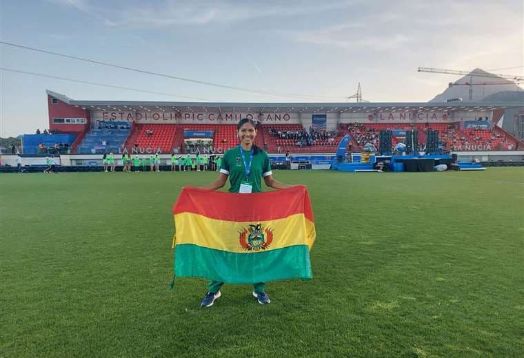 Lorena Ríos Paz, campeona nacional de Salto Alto, ya está en España. Foto: LR