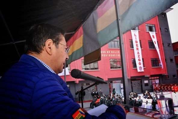 Arce en el acto con los Colorados de Bolivia I Presidencia.