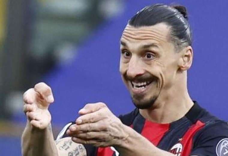 Zlatan Ibrahimovic se coronó campeón con el Milan en Italia. Foto: Internet