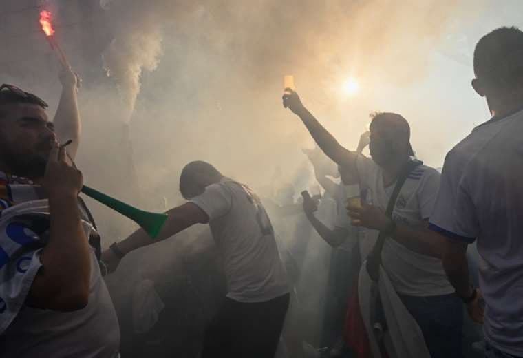 Miles de hinchas no pudieron ingresar a la final. Foto: AFP