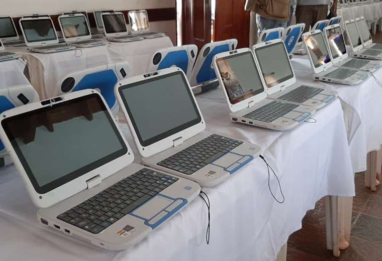 Computadoras Kua entregadas a estudiantes de San Ignacio de Velasco