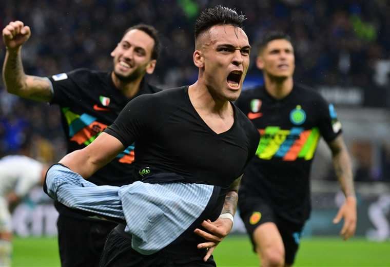 Festeja Lautaro Martínez, que aportó con goles al triunfo del Inter. Foto: AFP