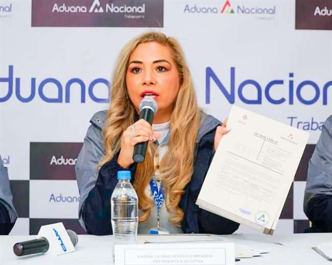 Karina Serrudo en conferencia de prensa I Aduana.