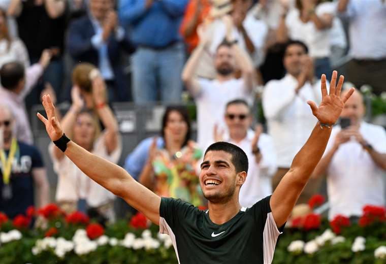 El festejo de Alcaraz luego de derrotar este sábado a Djokovic. Foto. AFP
