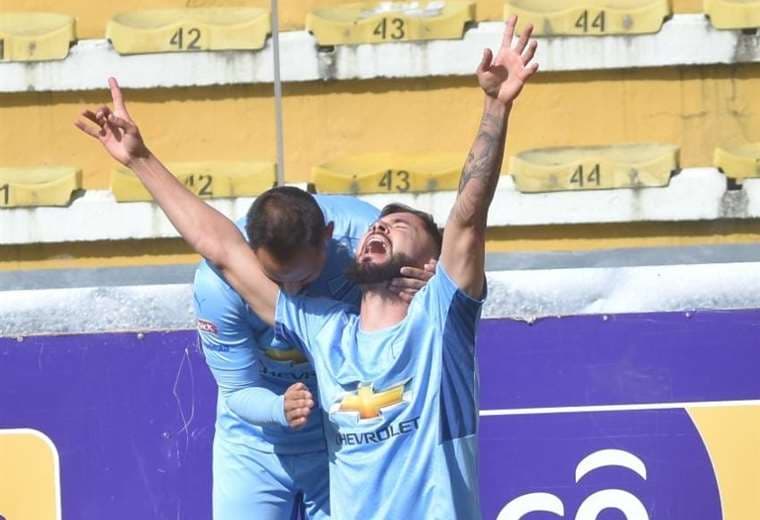 El festejo de Bruno Savio tas su gol al Tigre en el clásico paceño. Foto. APG