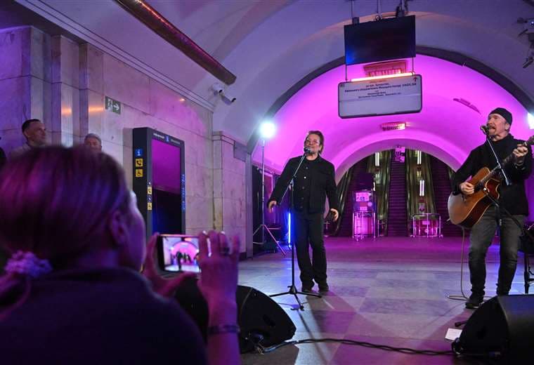 Bono y The Edge, en Ucrania