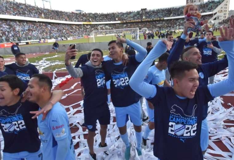 Los jugadores de Bolívar hicieron sentir su voz tras coronarse campeones. Foto: APG