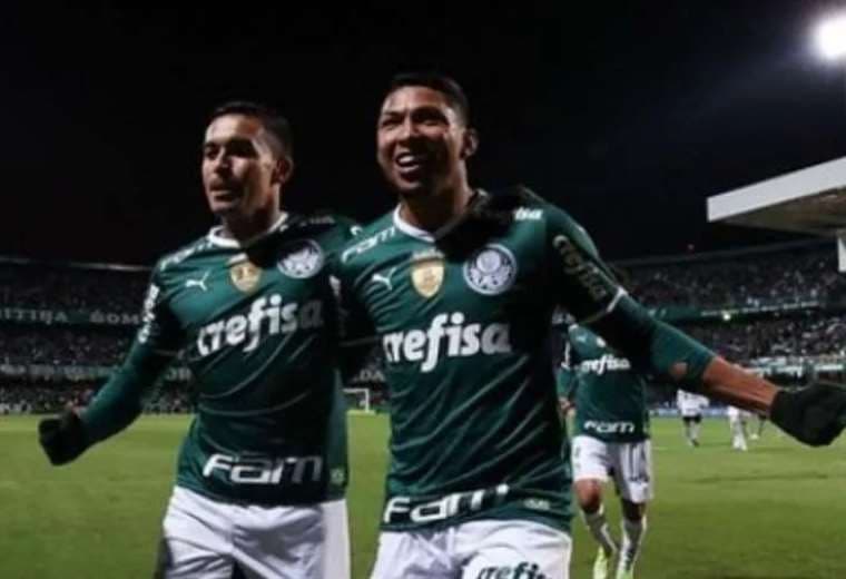 Jugadores de Palmeiras celebran el triunfo en cancha del Coritiba. Foto: Internet