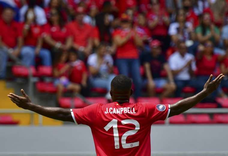 La celebración de Campbell, autor del  gol del triunfo de Costa Rica. Foto: AFP
