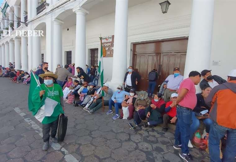 Alcaldía recibe a gremiales de la Villa Primero de Mayo y los invita a participar de las mesas de trabajo en julio