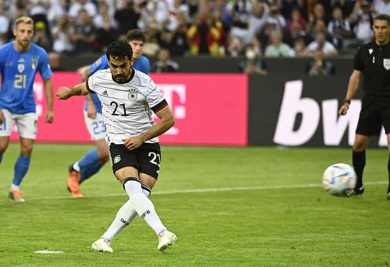 El remate de Gündogan que terminó en gol para Alemania. Foto: AFP