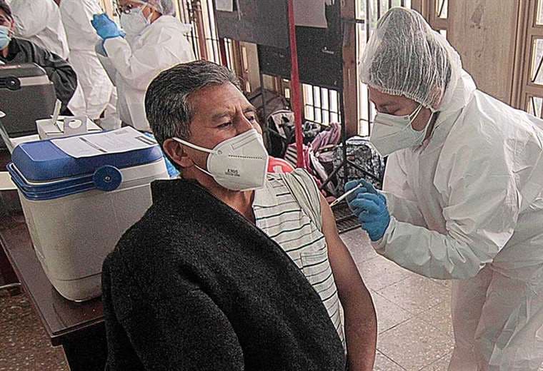 Campaña de vacunación contra el Covid-19. Foto: APG